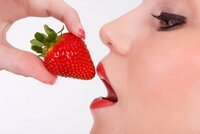 Proč byste měli mlsat jahody: 3 tipy pro zdraví a jeden pro krásu