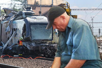 Řidič, který zavinil nehodu vlaku ve Studénce, zůstane ve vazbě: Mohl by utéct