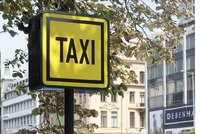 Taxíky ustoupí elektromobilům: Některá stanoviště v Praze mají nahradit dobíjecí stanice
