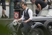 Festival v Karlových Varech: Do Česka se vrátí »Mr. Grey« Jamie Dornan na slavnostní premiéru Anthropoida!