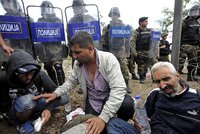 Další čeští policisté míří vstříc migrantům. 25 mužů odjede do Makedonie