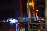 Náročná noc pro hasiče na Kolínsku: V Kouřimi vzplála kompresní stanice!