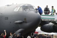 Na Dny NATO míří desítky tisíc lidí. Největším lákadlem je bombardér B-52