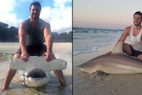 Náctiletý lovec žraloků: Na svou udičku chytil hned tři mořské bestie