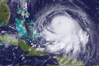 Hurikán Joaquin se řítí na Bahamy, zesílil na kategorii 3