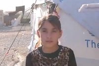 ISIS uřízl jejímu tatínkovi hlavu. Devítiletou holčičku nemohli odtrhnout od jeho znetvořeného těla