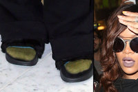 Rihanna tentokrát šlápla vedle: Vytahaný vak a ponožky v pantoflích!