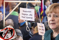 „Rezervováno pro Merkelovou.“ Šibenice za uprchlíky pobouřila politiky