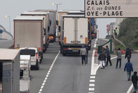 Britové chtějí stavět protiuprchlickou zeď: V Calais „obrní“ dálnici