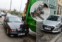 Tahač kuka vůz neudržel: Popeláři v Praze nabourali tři auta