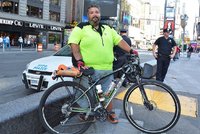 Obézního Američana opustila manželka: Rozhodl se projet USA na kole
