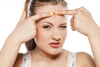 Problémy s trávením nebo se srdcem: Co na vás prozradí pupínky na obličeji?