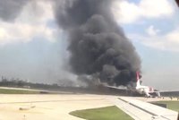 Letadlu vzplál krátce před startem motor. Požár zranil 14 lidí