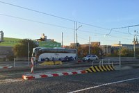 „Řidiči, zpomalte.“ Na magistrále v Praze roste zastávka MHD i semafory