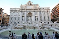 Poklad ve fontáně di Trevi: Turisté do ní naházeli skoro 40 milionů! Co jim to má přinést?