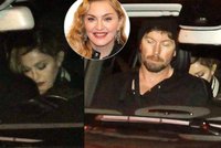 Madonna je v Praze! Dorazila i s adoptovanou dcerkou a psem Olgou