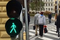 Zadýchaní chodci lamentují: Zelený panáček ze semaforu hned zmizí. Co s tím?