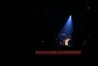 První výstřely na pařížském koncertu v klubu Bataclan: Video zachycuje začátek pekla