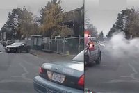 Z káry se stala kouřící rakev: Policisté rozstříleli řidiče na útěku
