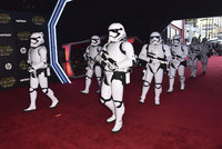Nové Star Wars trhají rekordy: Premiéra vydělala téměř 1,5 miliardy
