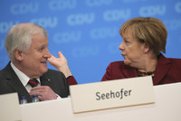 Pravá ruka Merkelové: Uprchlíci, hleďte se přizpůsobit. A naučte se německy