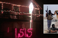Santa močí na ISIS! V USA šokovala kontroverzní vánoční výzdoba