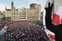 „Hvězdné války“ v polských ulicích: Proti premiérce vytáhl i Darth Vader