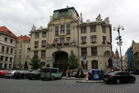 Kauza úředníka a firemního auta na pražském magistrátu pokračuje: Žaluje ho aktivista