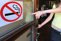 „Trénovali jsme na zákaz kouření,“ vysvětloval hoteliér policii výtržnosti