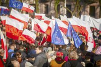 V Polsku se vzbouřil rozhlas. Na protest proti vládě zní každou hodinu hymna