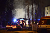 Ohnivé peklo ve Strašnicích: Požár zpustošil halu! Kouř bylo vidět na kilometry
