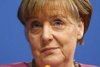 Merkelová po útocích ztrácí podporu. Náruč uprchlíkům už otevírá méně Němců