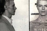 David Bowie (†69) jako kriminálník! Podívejte se na 40 let staré fotografie legendárního rockera