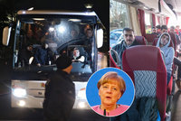 Nechtění uprchlíci z autobusu pro Merkelovou: Nedali jim byty, vrací se zpět