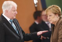 Merkelové dal „nůž na krk“ letitý partner. Kvůli uprchlíkům a volbám