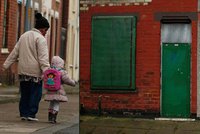 Britští uprchlíci se bouří: Barví nám dveře na červeno, je to jako za nacistů!