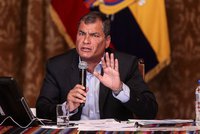 Ekvádorský prezident dal vyhazovy přes Twitter: Propustil šéfy armády