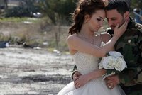 Láska v čase války: Svatební momentky ze zničeného syrského města Homs