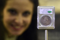Nejdražší mince světa je v Česku. Čtyři dny stráví v Národním muzeu