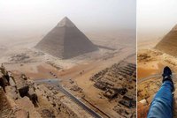 Pohled pro bohy: Mladík vylezl na vrchol nejvyšší egyptské pyramidy a nafotil úžasné snímky