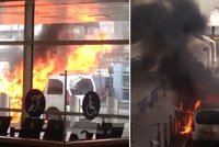 Podívejte se: Taxi na glasgowském letišti zachvátily plameny. Šlo o nehodu?