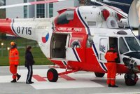 Chovanec vytáhl na ministry kostlivce letecké záchranky. Vláda pak bod odložila