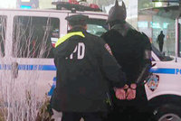 Batman okradl turistu na Times Square: Skončil v želízkách