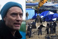 Jude Law okraden uprchlíky! Herec je přišel podpořit do Calais, takto se mu odvděčili