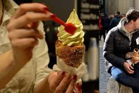 Trdelník se zmrzlinou - hit světových sociálních sítí: Turisté po něm šílí, každý ho chce ochutnat