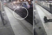 Dva kluky srazil vlak přímo na nádraží v Otrokovicích, když přebíhali koleje!