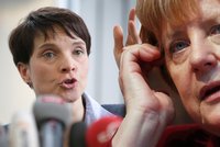 Kritičce Merkelové v Německu podpálili auto. Petryová je ostrá na uprchlíky
