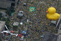 Milion lidí v ulicích. Po korupčním skandálu se Brazilci postavili prezidentce