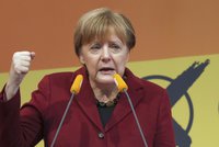 Spojence Merkelové děsí úspěch populistů. Kancléřka ale imigrační politiku dál drží