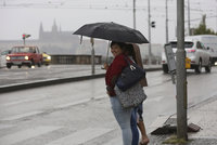 Pražany čeká deštivý víkend: Lepší bude zůstat v doma pod peřinou